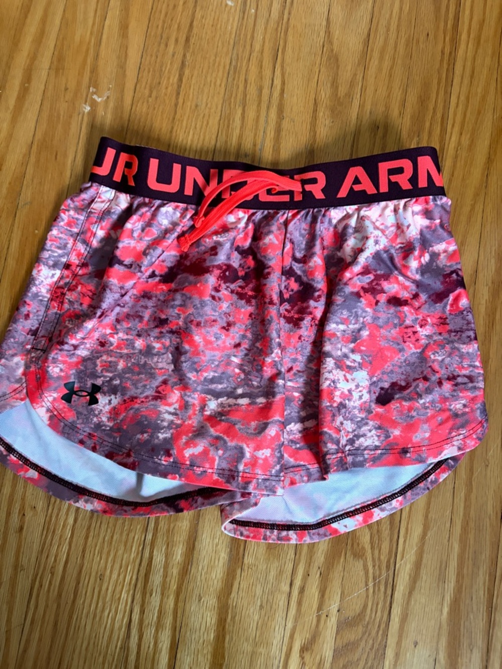 New without tags Under Armour girl’s Coral/Pink Camo Athletic Shorts size medium